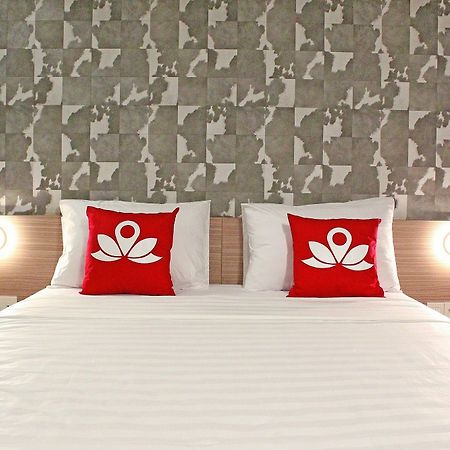 Zen Premium Sampoerna Strategic Square Hotel Jakarta Luaran gambar