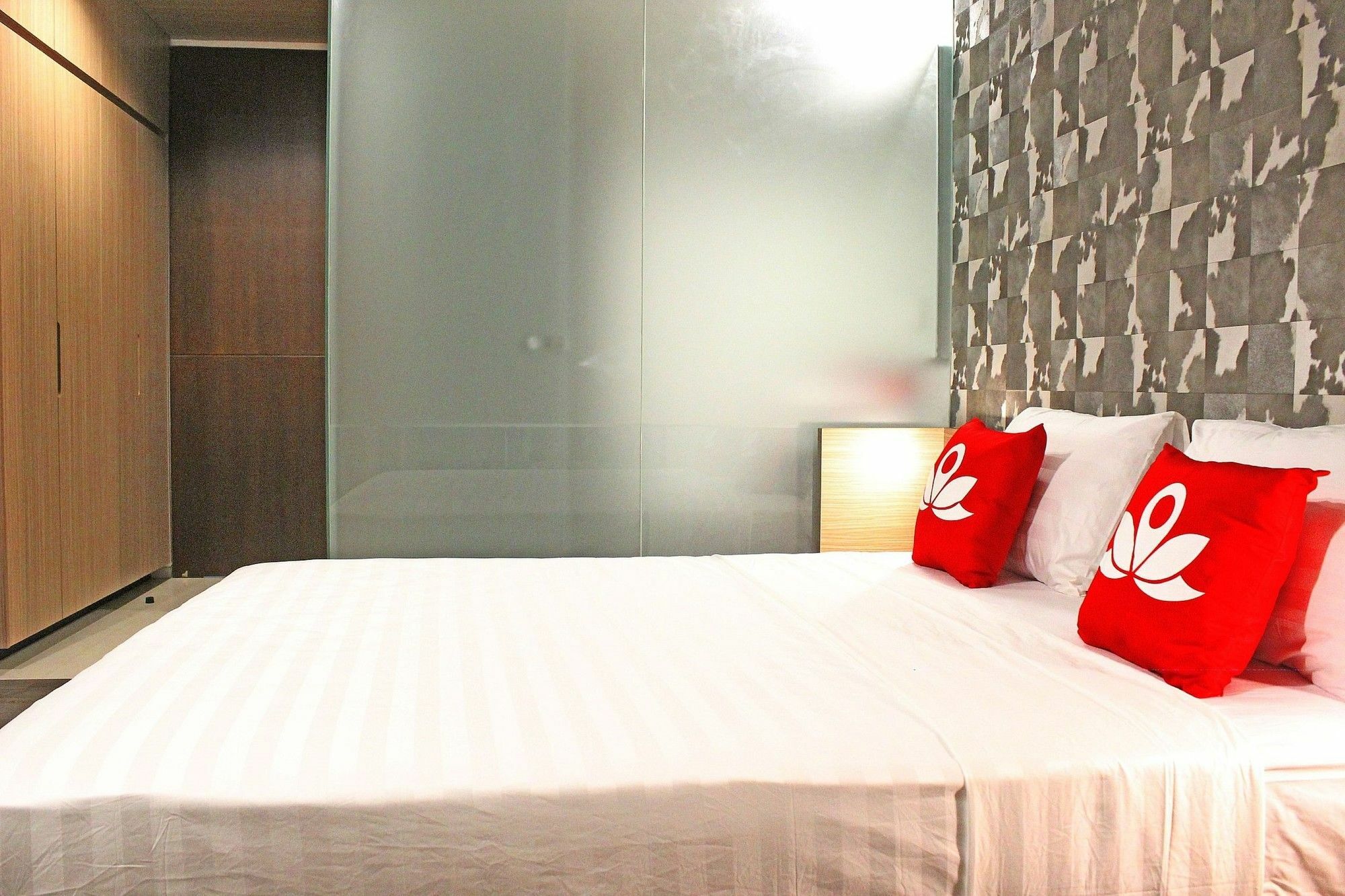 Zen Premium Sampoerna Strategic Square Hotel Jakarta Luaran gambar