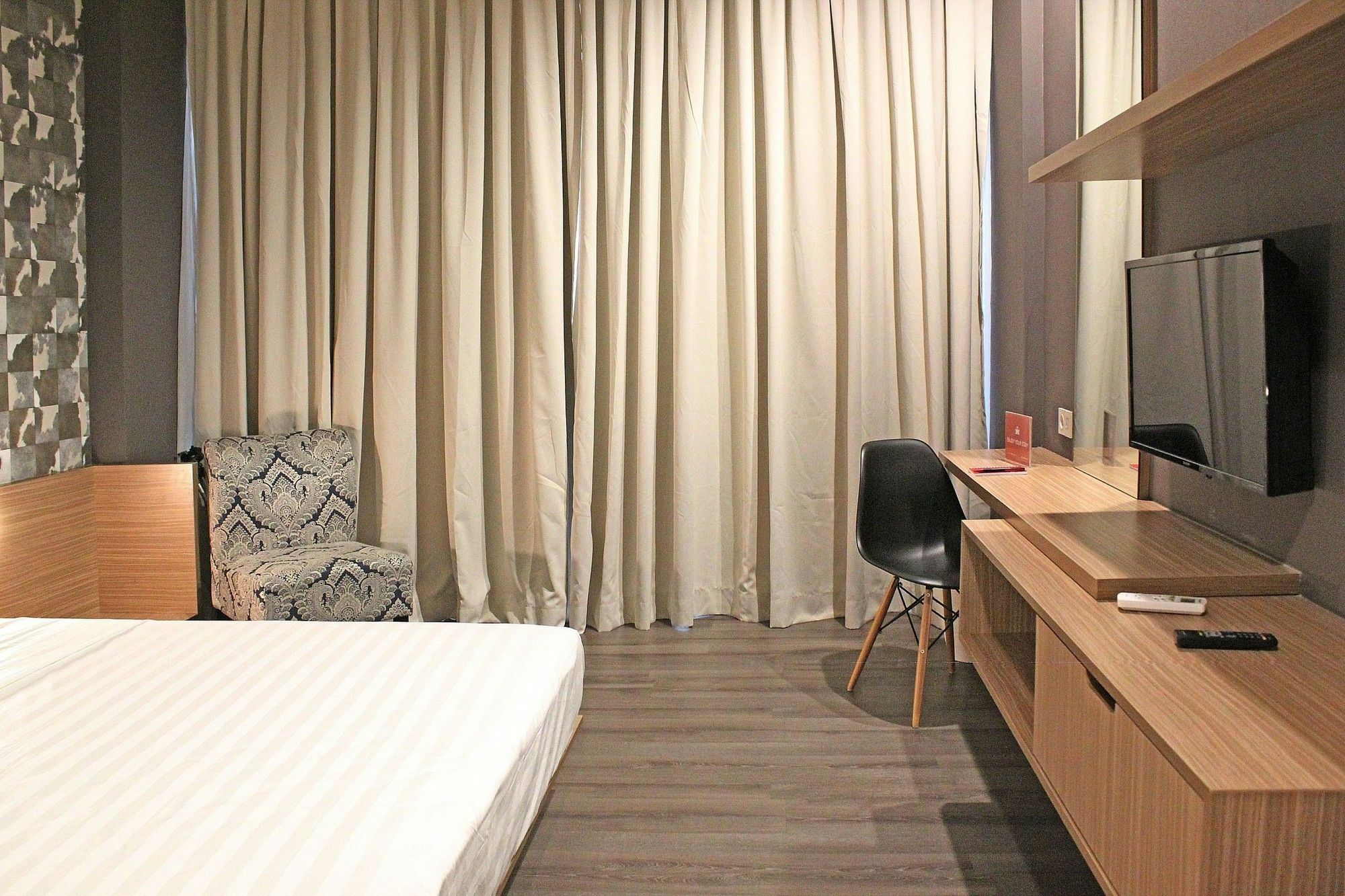 Zen Premium Sampoerna Strategic Square Hotel Jakarta Luaran gambar