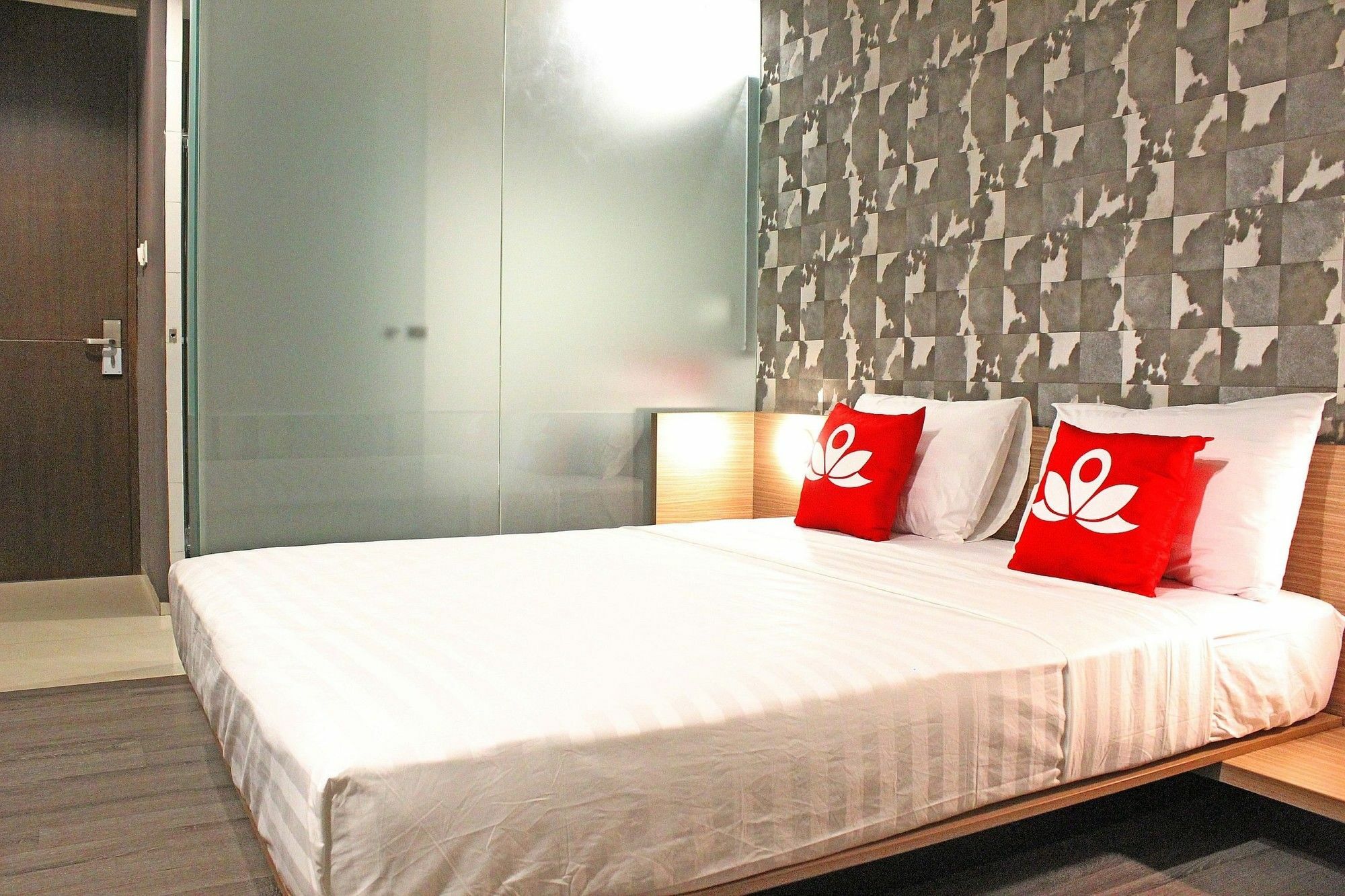 Zen Premium Sampoerna Strategic Square Hotel Jakarta Luaran gambar