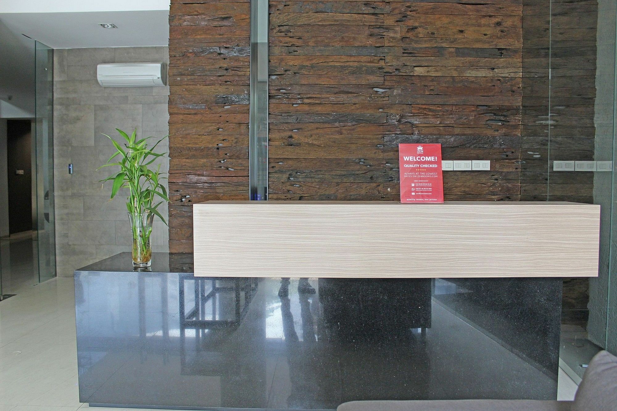 Zen Premium Sampoerna Strategic Square Hotel Jakarta Luaran gambar