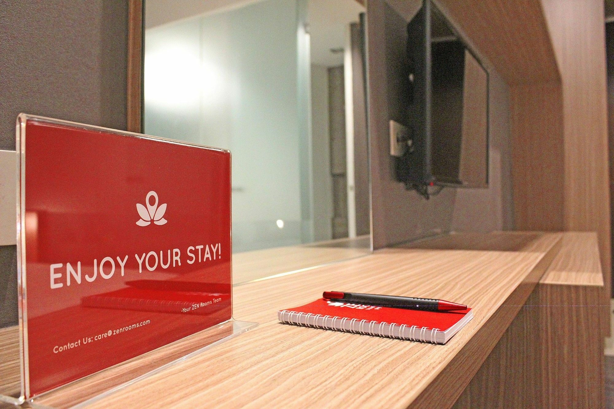 Zen Premium Sampoerna Strategic Square Hotel Jakarta Luaran gambar